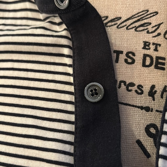 Gucci Women’s Fitted Blue and White Striped T-shirt - Picture 13 of 13